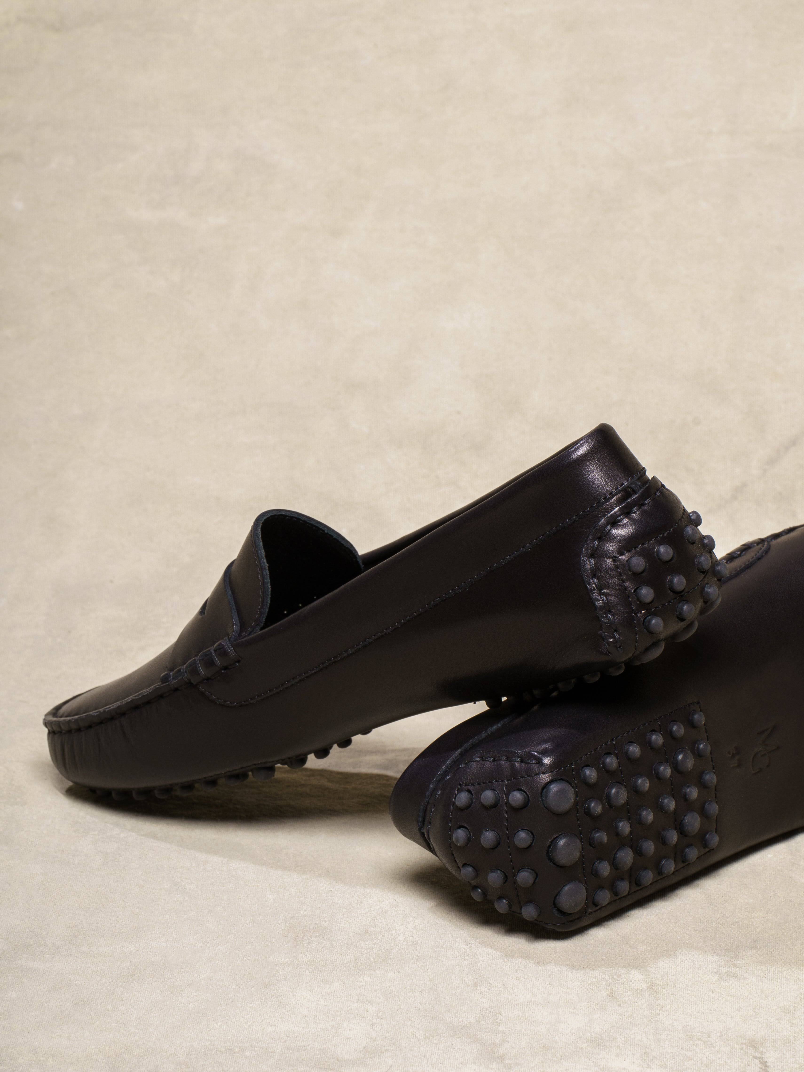 Black 7.5 US Shoes H1616