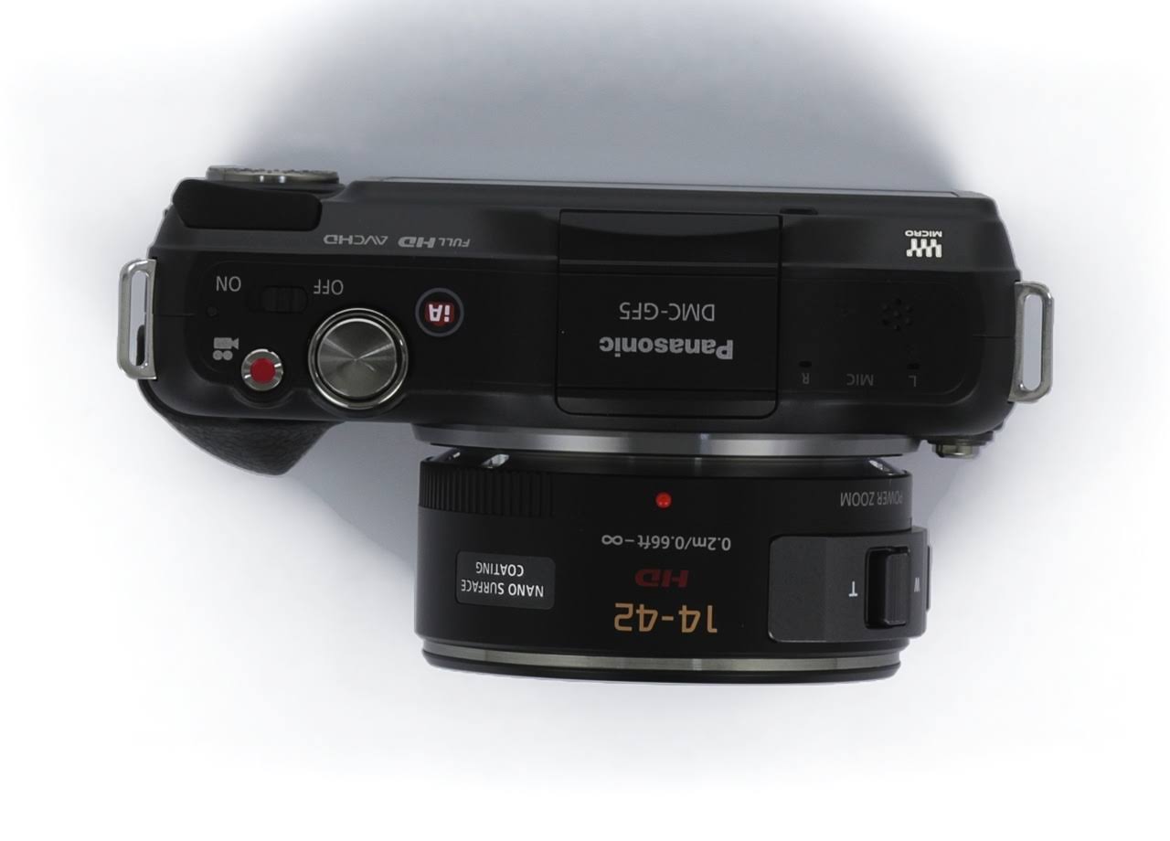 12.1 MP Mirrorless Digital Camera with 14-42mm lens Y550008