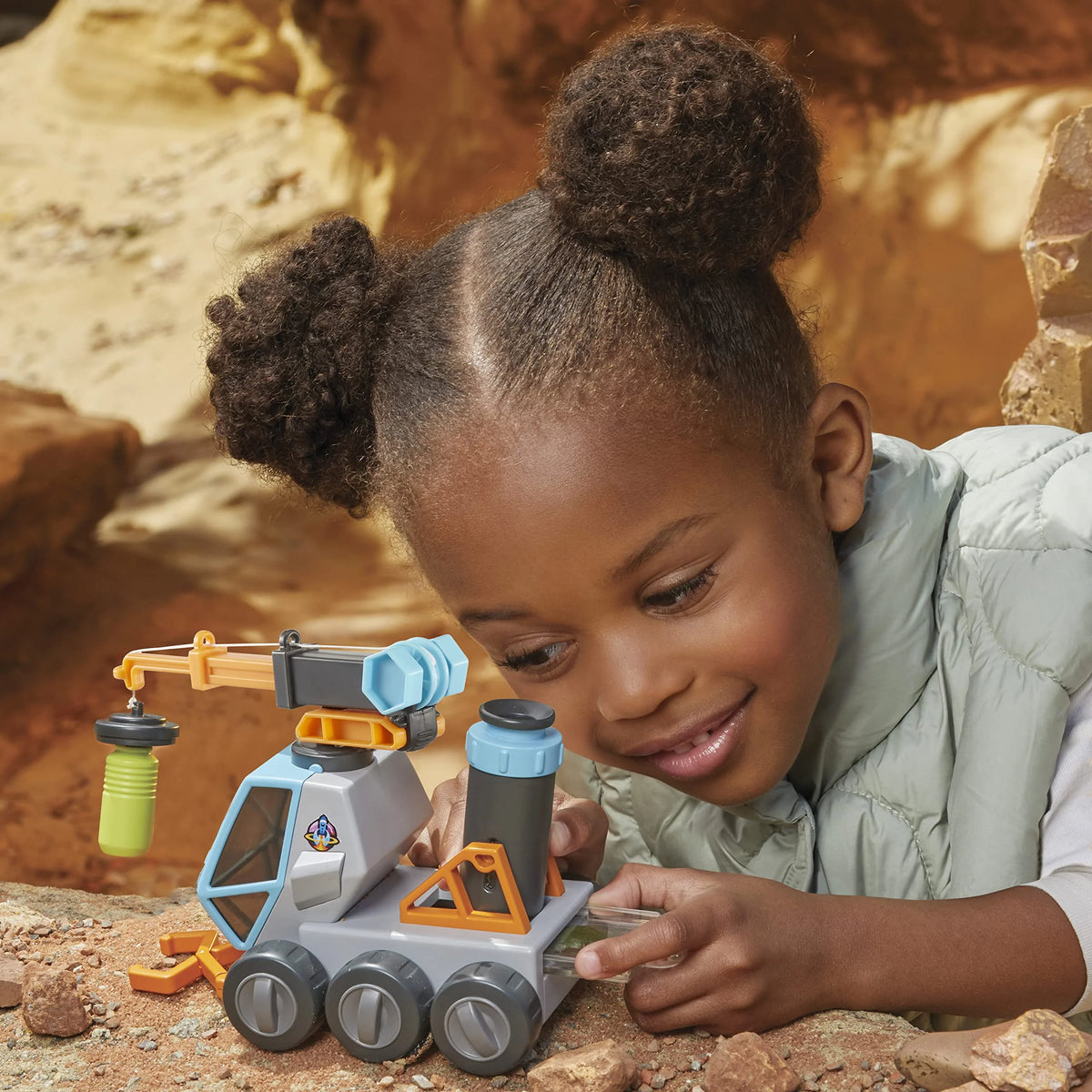 Moon Microscope Space Rover STEM Toy Vehicle with Microscope, Magnetic Crane, Extending Grabber Z23138