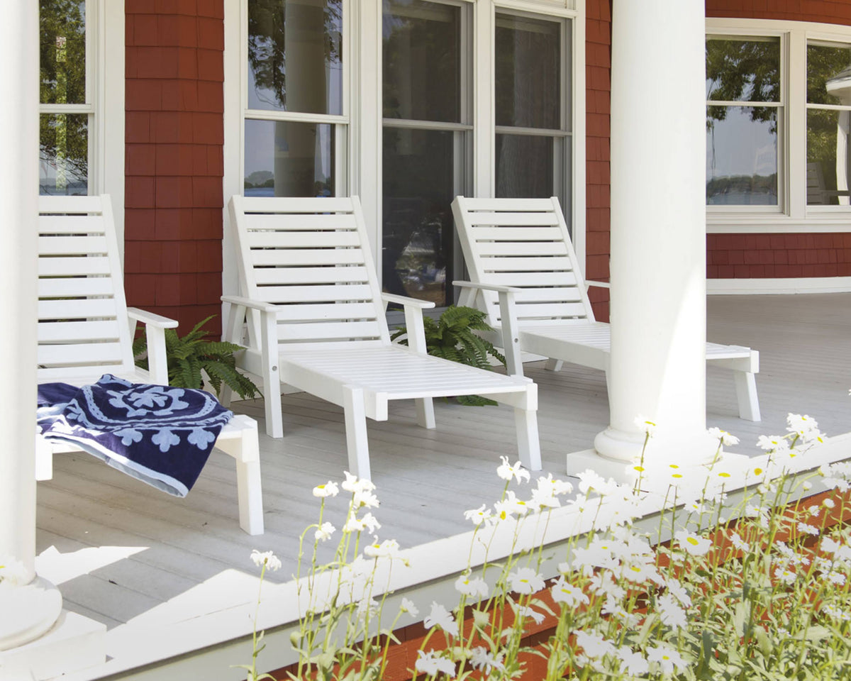 White Captain Chaise with Arms X5913