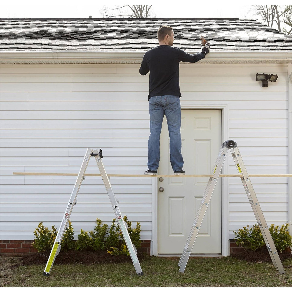 22' Max Reach Aluminum Telescoping Multi-Position Ladder D63707